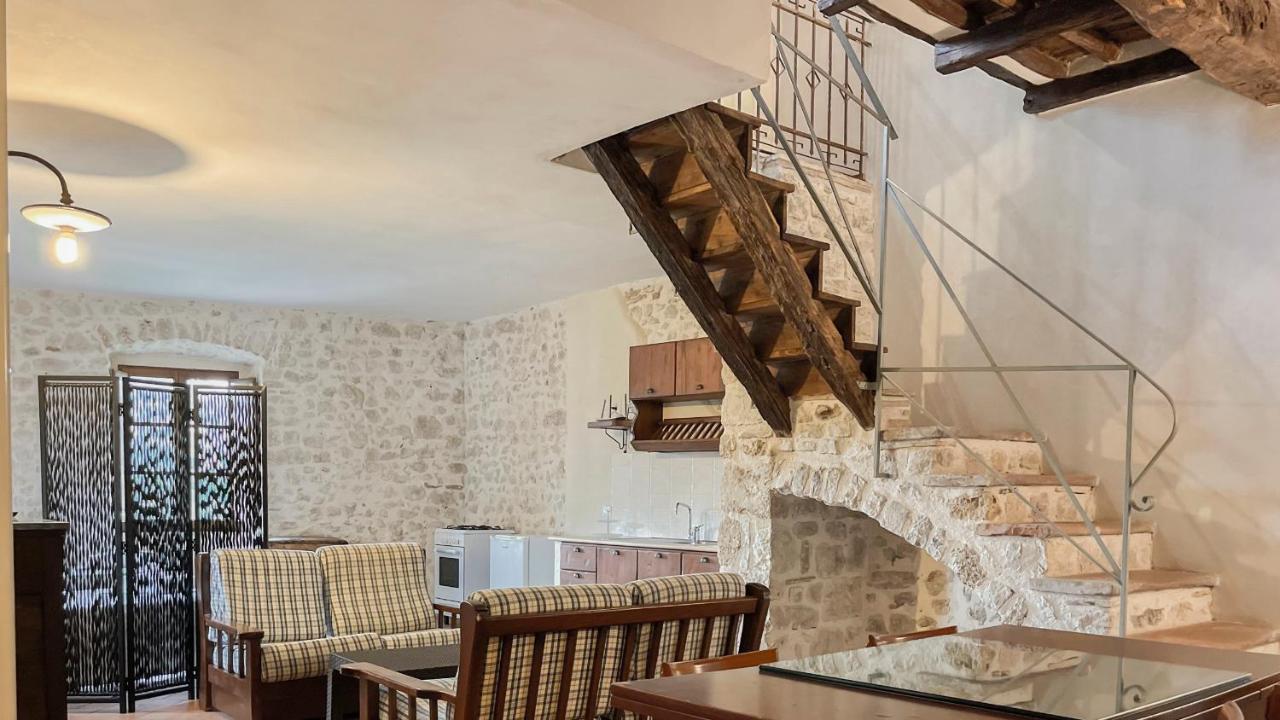 الشقق الفندقية Arroneفي  Borgo San Valentino المظهر الخارجي الصورة