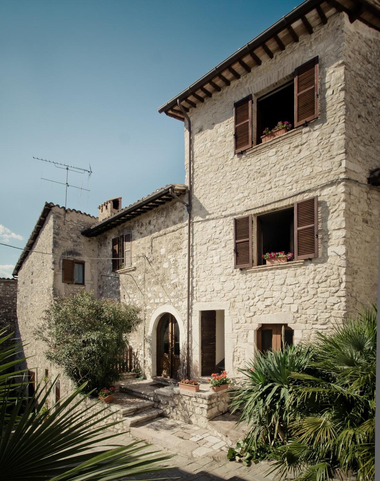 الشقق الفندقية Arroneفي  Borgo San Valentino المظهر الخارجي الصورة